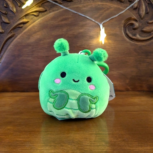 3.5" Trenton the Mantis Squishmallow Clip - Picture 1 of 3